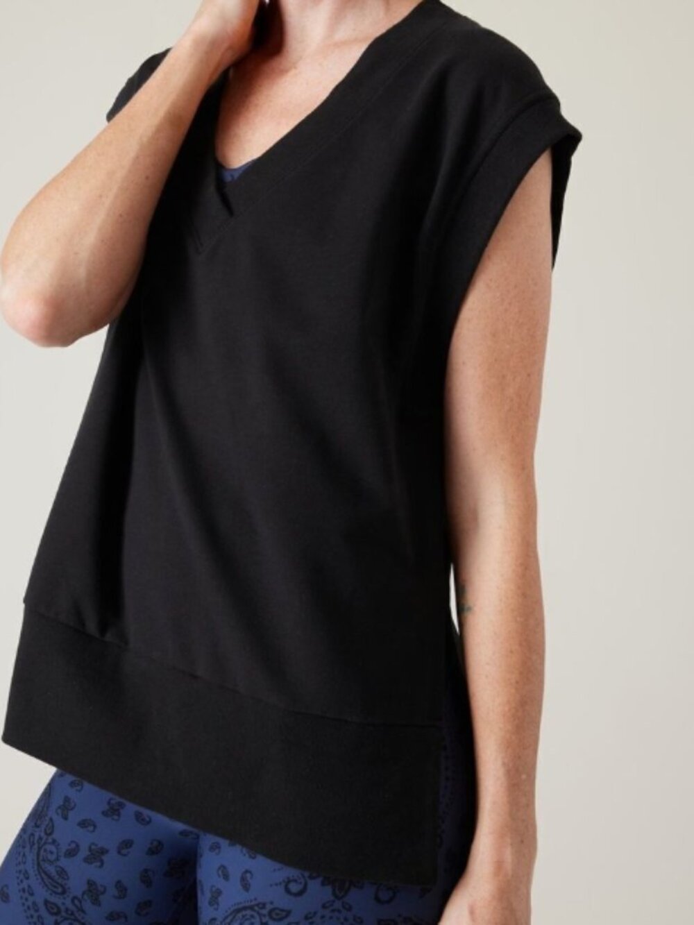 Athleta Retroterry V Neck Sweatshirt Tee Shirt Sleeveless Black Women's Size L